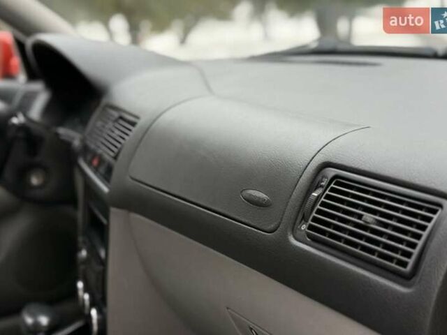 Червоний Фольксваген Гольф, об'ємом двигуна 1.6 л та пробігом 185 тис. км за 5250 $, фото 47 на Automoto.ua