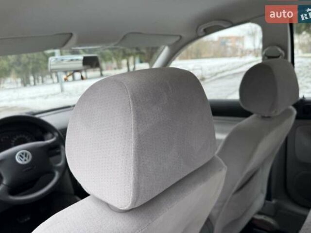 Червоний Фольксваген Гольф, об'ємом двигуна 1.6 л та пробігом 185 тис. км за 5250 $, фото 52 на Automoto.ua