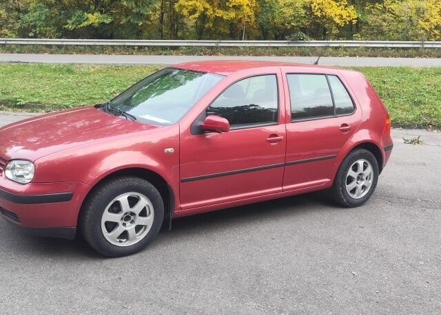 Красный Фольксваген Гольф, объемом двигателя 1.4 л и пробегом 250 тыс. км за 4800 $, фото 4 на Automoto.ua