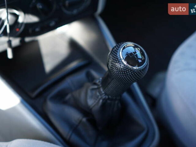 Красный Фольксваген Гольф, объемом двигателя 1.6 л и пробегом 225 тыс. км за 4150 $, фото 43 на Automoto.ua