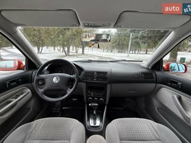 Червоний Фольксваген Гольф, об'ємом двигуна 1.6 л та пробігом 185 тис. км за 5250 $, фото 44 на Automoto.ua