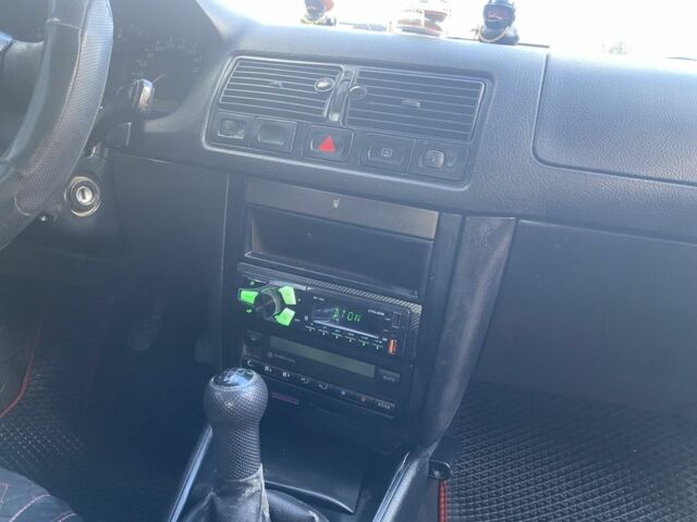 Красный Фольксваген Гольф, объемом двигателя 1.4 л и пробегом 260 тыс. км за 2300 $, фото 6 на Automoto.ua