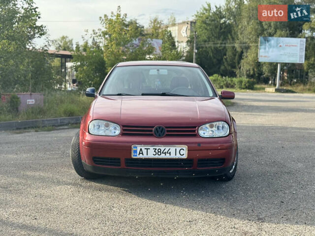 Красный Фольксваген Гольф, объемом двигателя 1.6 л и пробегом 250 тыс. км за 3999 $, фото 1 на Automoto.ua