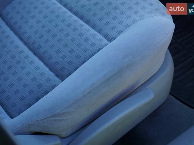 Красный Фольксваген Гольф, объемом двигателя 1.6 л и пробегом 225 тыс. км за 4150 $, фото 32 на Automoto.ua