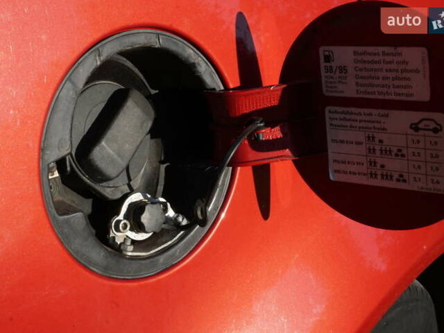 Красный Фольксваген Гольф, объемом двигателя 1.6 л и пробегом 225 тыс. км за 4150 $, фото 60 на Automoto.ua