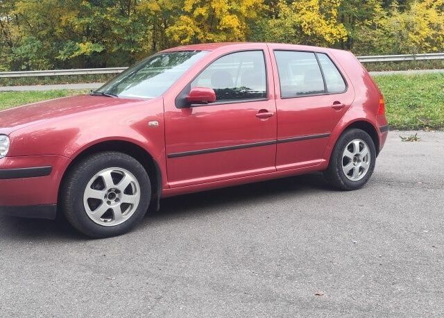 Красный Фольксваген Гольф, объемом двигателя 1.4 л и пробегом 250 тыс. км за 4800 $, фото 1 на Automoto.ua