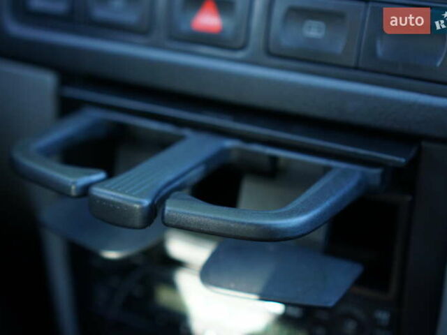 Красный Фольксваген Гольф, объемом двигателя 1.6 л и пробегом 225 тыс. км за 4150 $, фото 82 на Automoto.ua