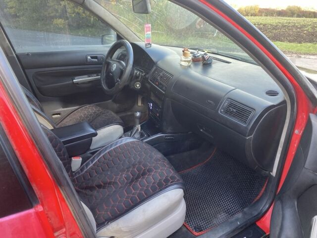 Красный Фольксваген Гольф, объемом двигателя 1.4 л и пробегом 260 тыс. км за 2300 $, фото 5 на Automoto.ua