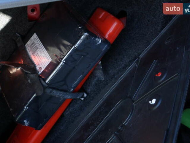 Красный Фольксваген Гольф, объемом двигателя 1.6 л и пробегом 225 тыс. км за 4150 $, фото 67 на Automoto.ua