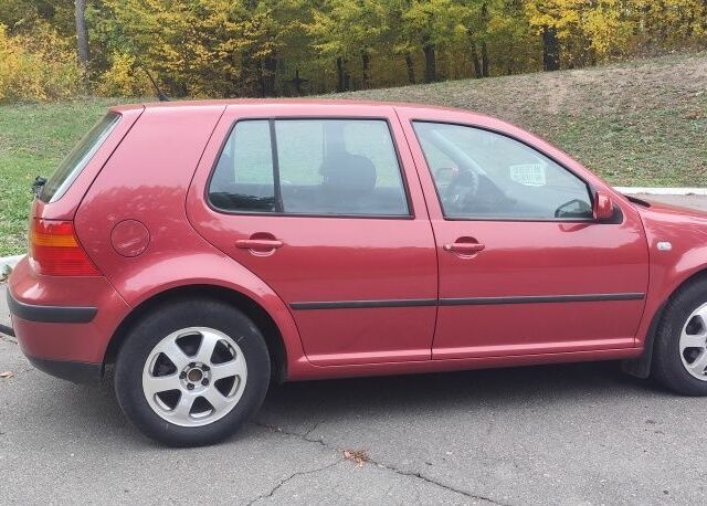 Красный Фольксваген Гольф, объемом двигателя 1.4 л и пробегом 250 тыс. км за 4800 $, фото 6 на Automoto.ua