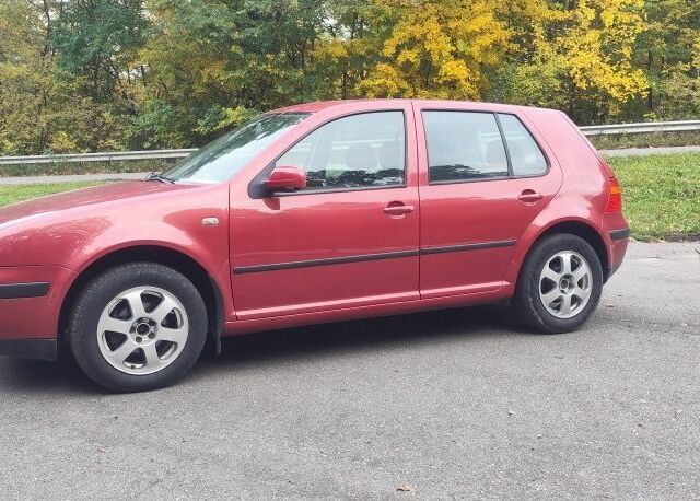 Красный Фольксваген Гольф, объемом двигателя 1.4 л и пробегом 250 тыс. км за 4800 $, фото 3 на Automoto.ua