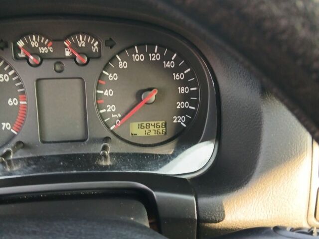 Червоний Фольксваген Гольф, об'ємом двигуна 1.4 л та пробігом 168 тис. км за 3850 $, фото 7 на Automoto.ua