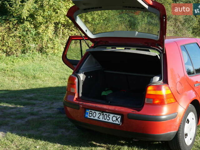 Красный Фольксваген Гольф, объемом двигателя 1.6 л и пробегом 225 тыс. км за 4150 $, фото 71 на Automoto.ua