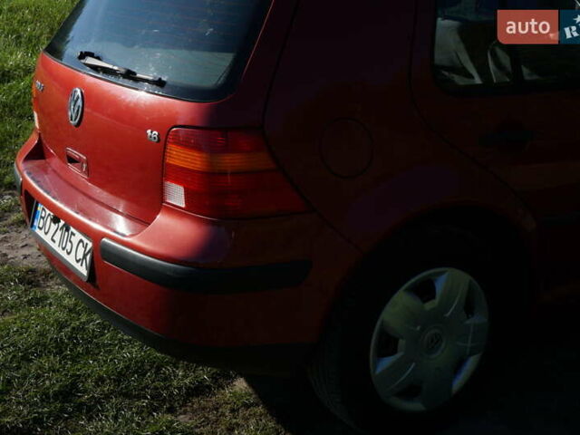 Красный Фольксваген Гольф, объемом двигателя 1.6 л и пробегом 225 тыс. км за 4150 $, фото 5 на Automoto.ua