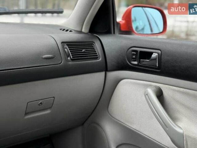 Червоний Фольксваген Гольф, об'ємом двигуна 1.6 л та пробігом 185 тис. км за 5250 $, фото 45 на Automoto.ua