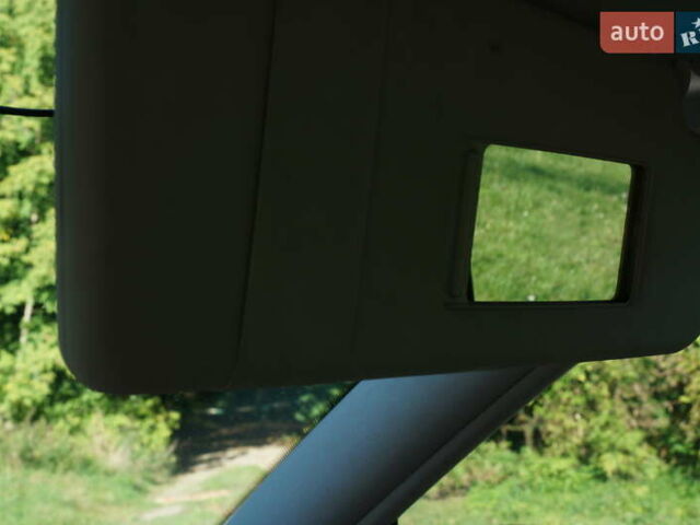 Красный Фольксваген Гольф, объемом двигателя 1.6 л и пробегом 225 тыс. км за 4150 $, фото 16 на Automoto.ua