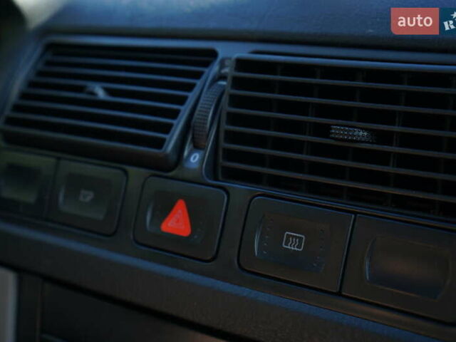 Красный Фольксваген Гольф, объемом двигателя 1.6 л и пробегом 225 тыс. км за 4150 $, фото 79 на Automoto.ua