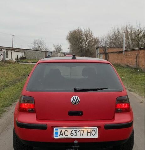 Красный Фольксваген Гольф, объемом двигателя 1.4 л и пробегом 280 тыс. км за 6000 $, фото 1 на Automoto.ua