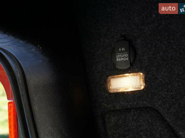 Красный Фольксваген Гольф, объемом двигателя 1.6 л и пробегом 225 тыс. км за 4150 $, фото 69 на Automoto.ua