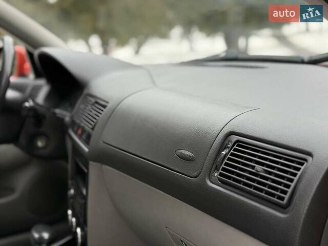 Червоний Фольксваген Гольф, об'ємом двигуна 1.6 л та пробігом 184 тис. км за 4100 $, фото 41 на Automoto.ua