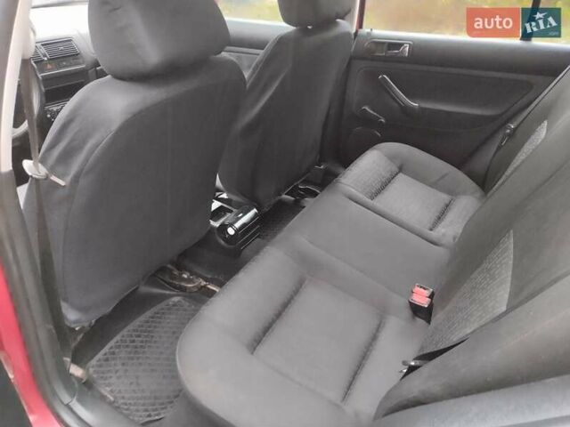 Красный Фольксваген Гольф, объемом двигателя 1.4 л и пробегом 270 тыс. км за 3350 $, фото 13 на Automoto.ua