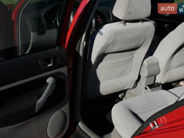 Красный Фольксваген Гольф, объемом двигателя 1.6 л и пробегом 225 тыс. км за 4150 $, фото 11 на Automoto.ua