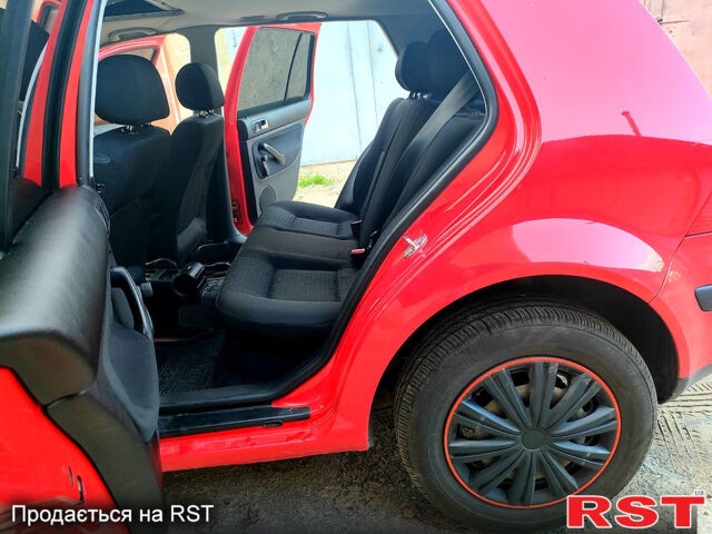 Червоний Фольксваген Гольф, об'ємом двигуна 1.6 л та пробігом 220 тис. км за 4399 $, фото 6 на Automoto.ua