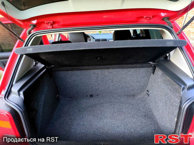 Червоний Фольксваген Гольф, об'ємом двигуна 1.6 л та пробігом 220 тис. км за 4399 $, фото 9 на Automoto.ua