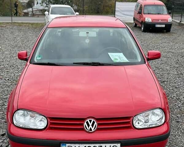 Фольксваген Гольф 2001 в Хмельницком на Automoto.ua Красный Фольксваген Гольф, объемом двигателя 1.6 л и пробегом 220 тыс. км за 4600 $, фото 2 на Automoto.ua
