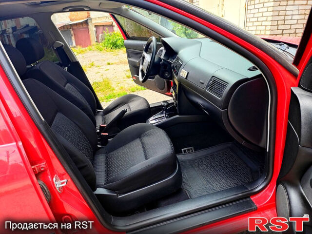 Червоний Фольксваген Гольф, об'ємом двигуна 1.6 л та пробігом 220 тис. км за 4399 $, фото 8 на Automoto.ua