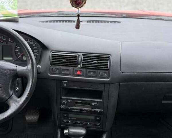 Фольксваген Гольф 2001 в Хмельницком на Automoto.ua Красный Фольксваген Гольф, объемом двигателя 1.6 л и пробегом 220 тыс. км за 4600 $, фото 7 на Automoto.ua