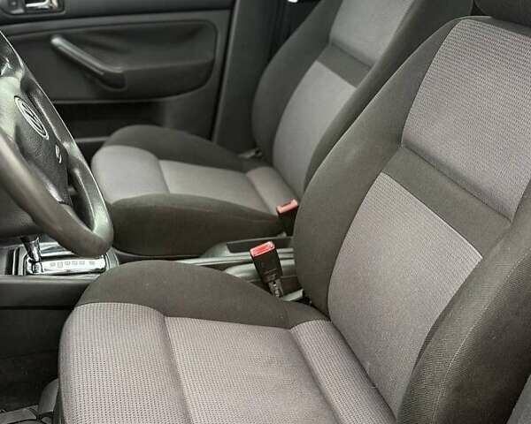 Фольксваген Гольф 2001 в Хмельницком на Automoto.ua Красный Фольксваген Гольф, объемом двигателя 1.6 л и пробегом 220 тыс. км за 4600 $, фото 5 на Automoto.ua