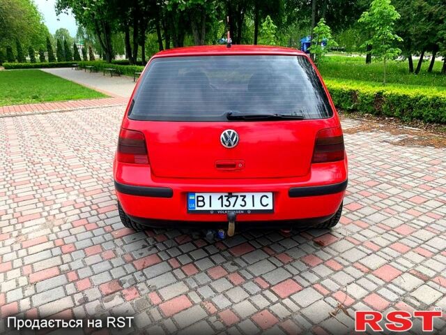 Красный Фольксваген Гольф, объемом двигателя 1.6 л и пробегом 320 тыс. км за 3700 $, фото 3 на Automoto.ua