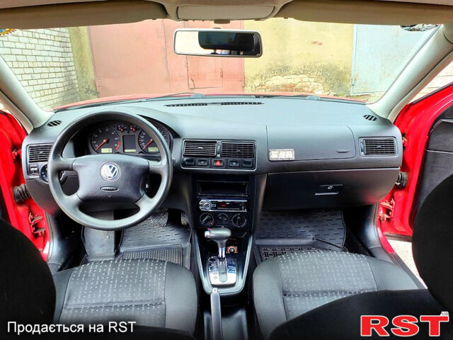 Червоний Фольксваген Гольф, об'ємом двигуна 1.6 л та пробігом 220 тис. км за 4399 $, фото 7 на Automoto.ua