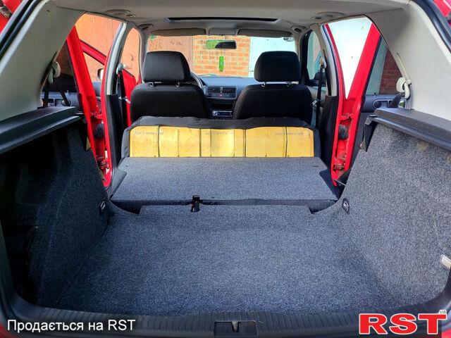 Червоний Фольксваген Гольф, об'ємом двигуна 1.6 л та пробігом 220 тис. км за 4399 $, фото 10 на Automoto.ua