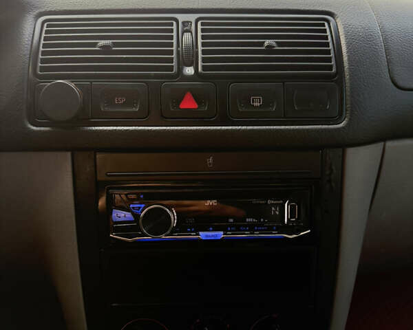 Червоний Фольксваген Гольф, об'ємом двигуна 1.39 л та пробігом 209 тис. км за 3850 $, фото 23 на Automoto.ua