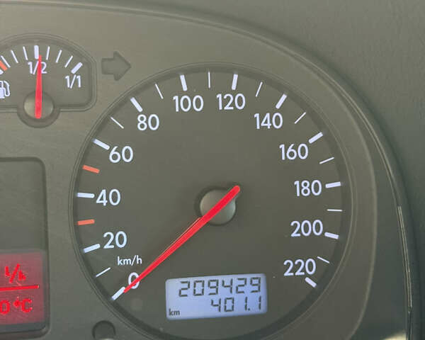 Червоний Фольксваген Гольф, об'ємом двигуна 1.39 л та пробігом 209 тис. км за 3850 $, фото 27 на Automoto.ua