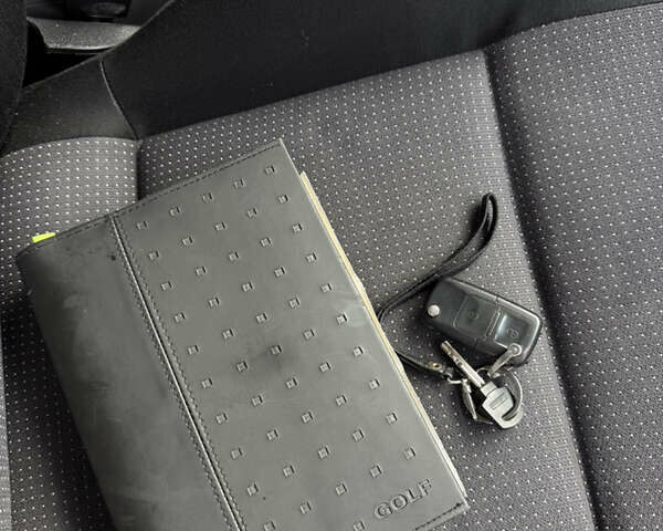 Червоний Фольксваген Гольф, об'ємом двигуна 1.39 л та пробігом 209 тис. км за 3850 $, фото 20 на Automoto.ua