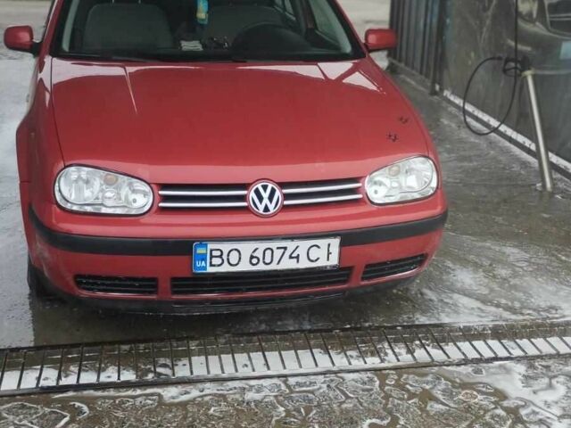 Красный Фольксваген Гольф, объемом двигателя 1.6 л и пробегом 205 тыс. км за 3700 $, фото 1 на Automoto.ua