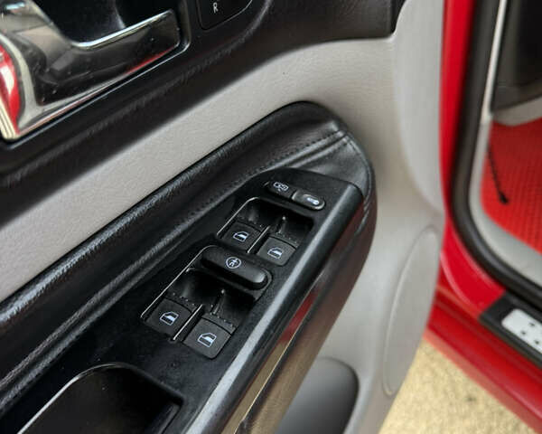 Червоний Фольксваген Гольф, об'ємом двигуна 1.39 л та пробігом 209 тис. км за 3850 $, фото 15 на Automoto.ua