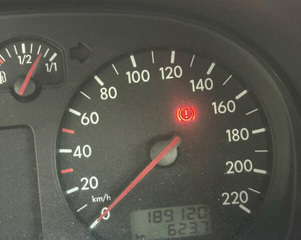 Червоний Фольксваген Гольф, об'ємом двигуна 1.4 л та пробігом 189 тис. км за 4000 $, фото 13 на Automoto.ua