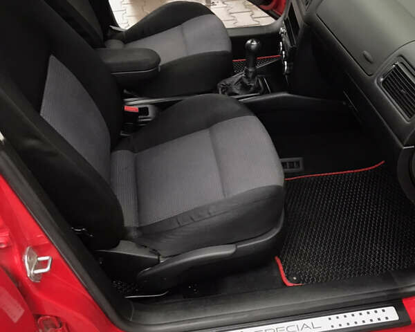 Красный Фольксваген Гольф, объемом двигателя 1.6 л и пробегом 273 тыс. км за 3399 $, фото 16 на Automoto.ua