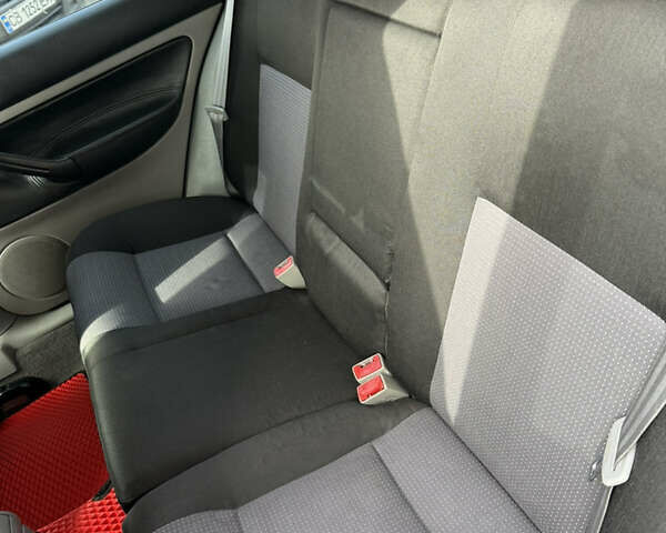 Червоний Фольксваген Гольф, об'ємом двигуна 1.39 л та пробігом 209 тис. км за 3850 $, фото 18 на Automoto.ua