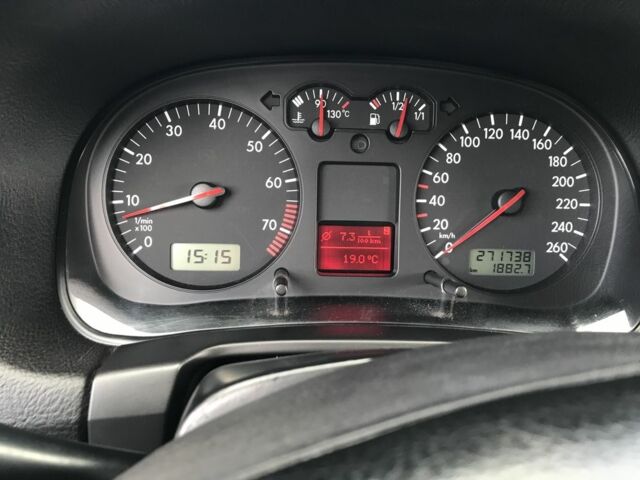 Красный Фольксваген Гольф, объемом двигателя 1.6 л и пробегом 273 тыс. км за 3399 $, фото 19 на Automoto.ua