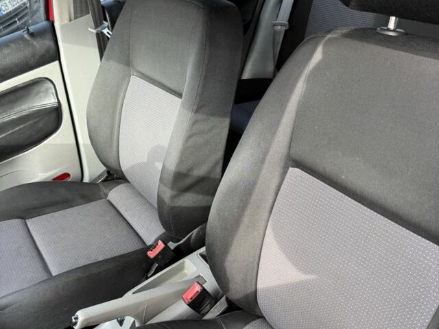 Червоний Фольксваген Гольф, об'ємом двигуна 1.4 л та пробігом 209 тис. км за 3850 $, фото 15 на Automoto.ua