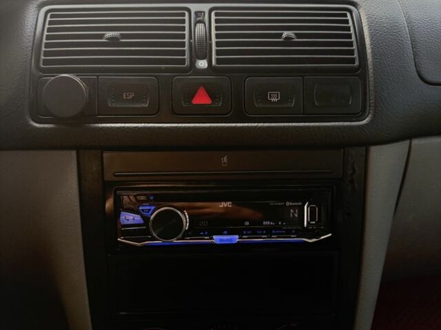 Червоний Фольксваген Гольф, об'ємом двигуна 1.4 л та пробігом 209 тис. км за 3850 $, фото 20 на Automoto.ua