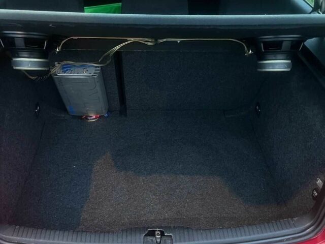 Красный Фольксваген Гольф, объемом двигателя 1.8 л и пробегом 233 тыс. км за 1554 $, фото 3 на Automoto.ua