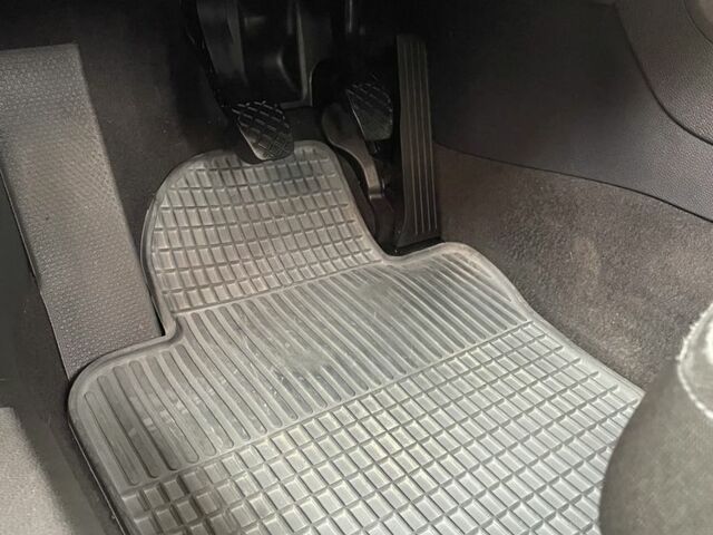 Красный Фольксваген Гольф, объемом двигателя 1.4 л и пробегом 198 тыс. км за 4500 $, фото 13 на Automoto.ua