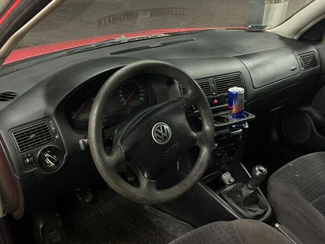 Червоний Фольксваген Гольф, об'ємом двигуна 1.6 л та пробігом 250 тис. км за 1350 $, фото 2 на Automoto.ua