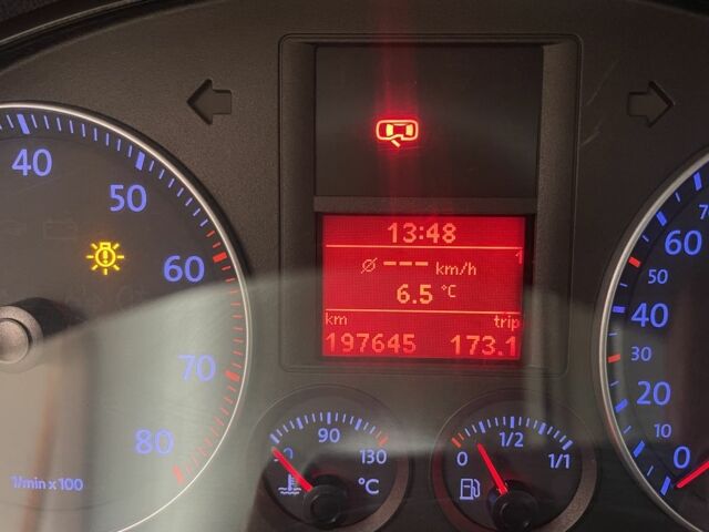 Красный Фольксваген Гольф, объемом двигателя 1.4 л и пробегом 198 тыс. км за 4500 $, фото 7 на Automoto.ua